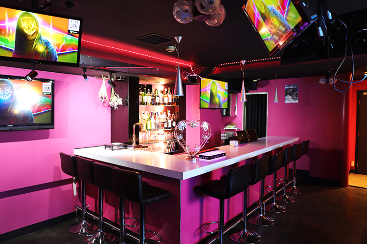 六本木駅より徒歩1分、隠れ家的ショットバー『bar slave roppongi』