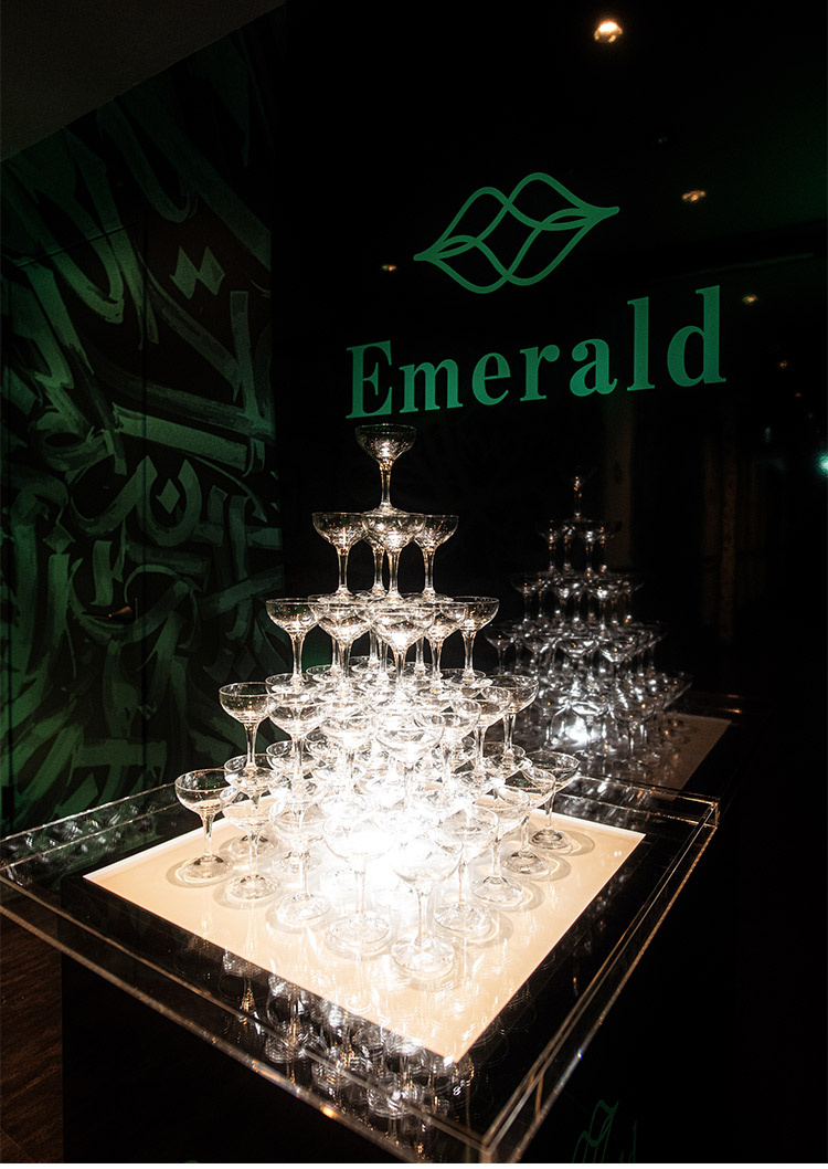 「Lips Emerald」の豪華な店内をご覧あれ!!