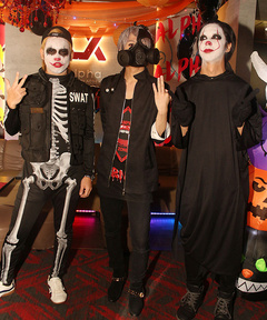 ハロウィン感の強いポーズで☆