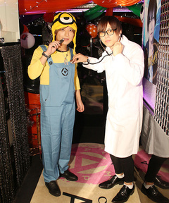 シュールなポージングです!