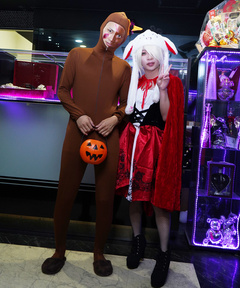 全身タイツなのに眼力MAXのイケメン＋愛くるしいアイドルコスプレイヤー♪