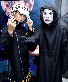 カオナシが何かをねだっていますが…でも瞳は綺麗♪