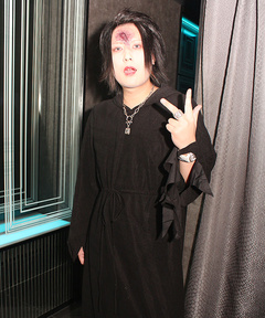 ドラキュラ? それともゾンビ?