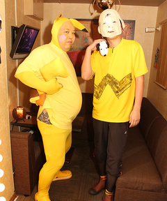 ピカチューとチャーリーブラウンが一緒に写ります☆