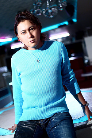 AXIZ 露木 りお