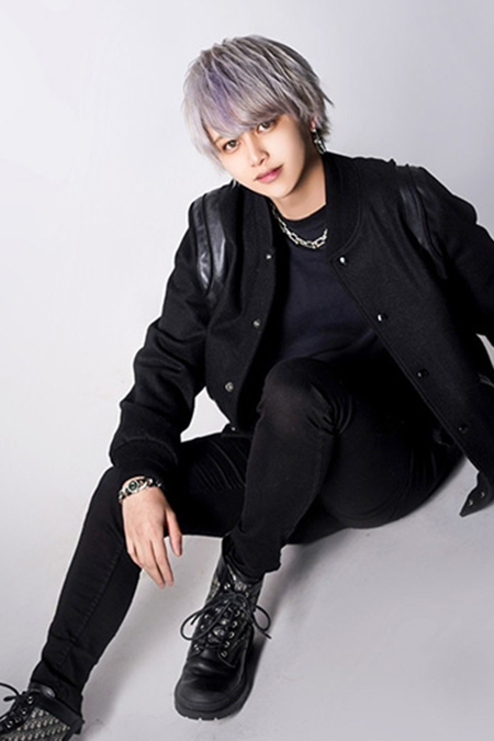 紫苑ページ AZALEA WANG OTIS RHINESTONE HIGH TOP SNEAKER IN SILVER – AKIRA