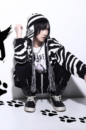 黒犬 一 VOGUE 歌舞伎町