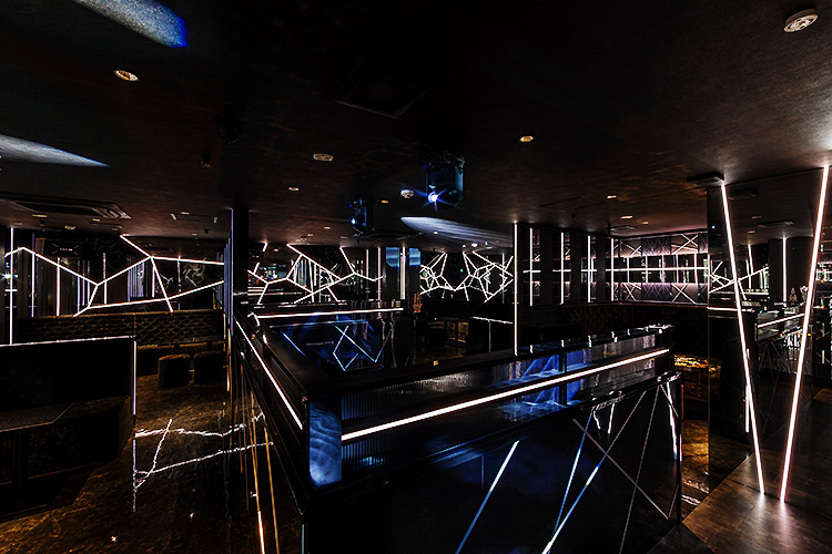 大阪 ミナミ GENESIS ジェネシス